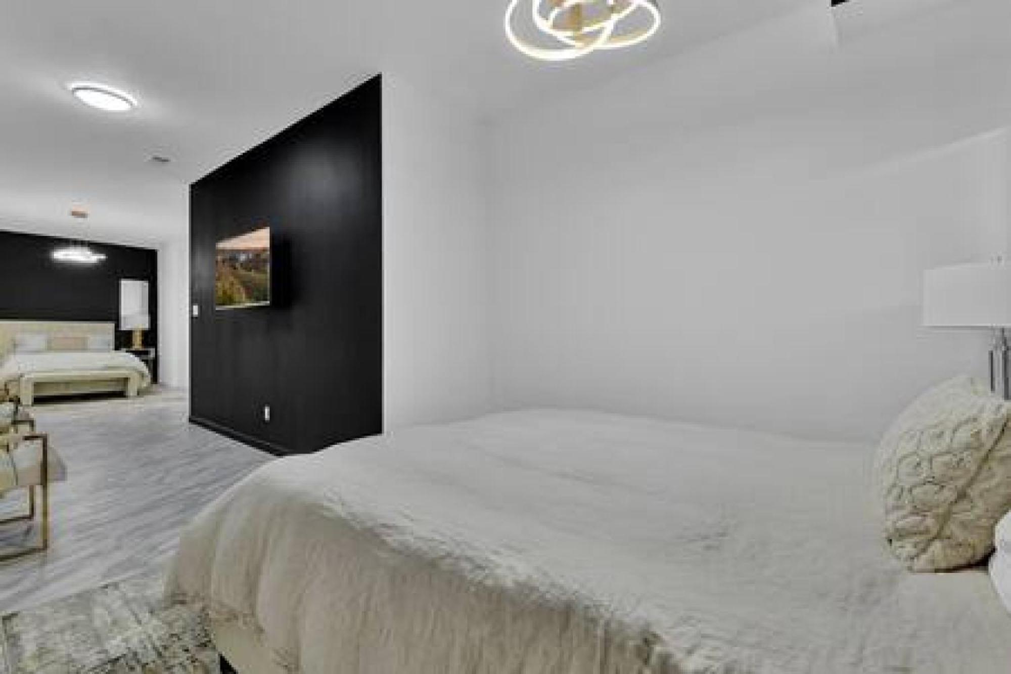 Lovely 4Bd House W Pool, Hot Tub And Free Parking Houston Exterior photo